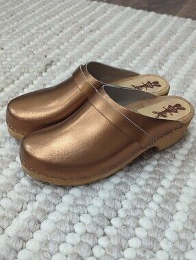 Les sabots de Marie Paris France Metallic Bronze Leather Clogs Sold Out EU 43